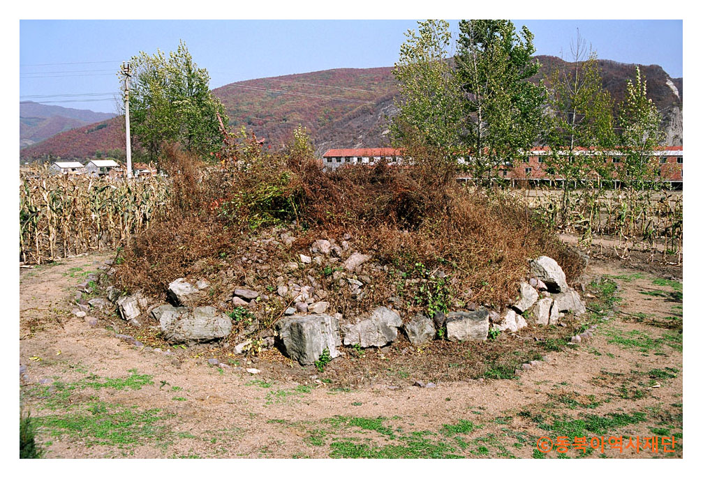 상고성자 유적공원의 적석묘